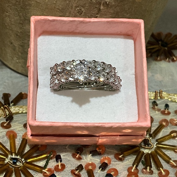 Elegant Silver Diamond Ring Set - Picture 8 of 14